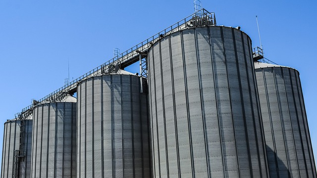 Silo di stoccaggio agricolo e industriale, tipico di forniture AdBlue e fertilizzanti
